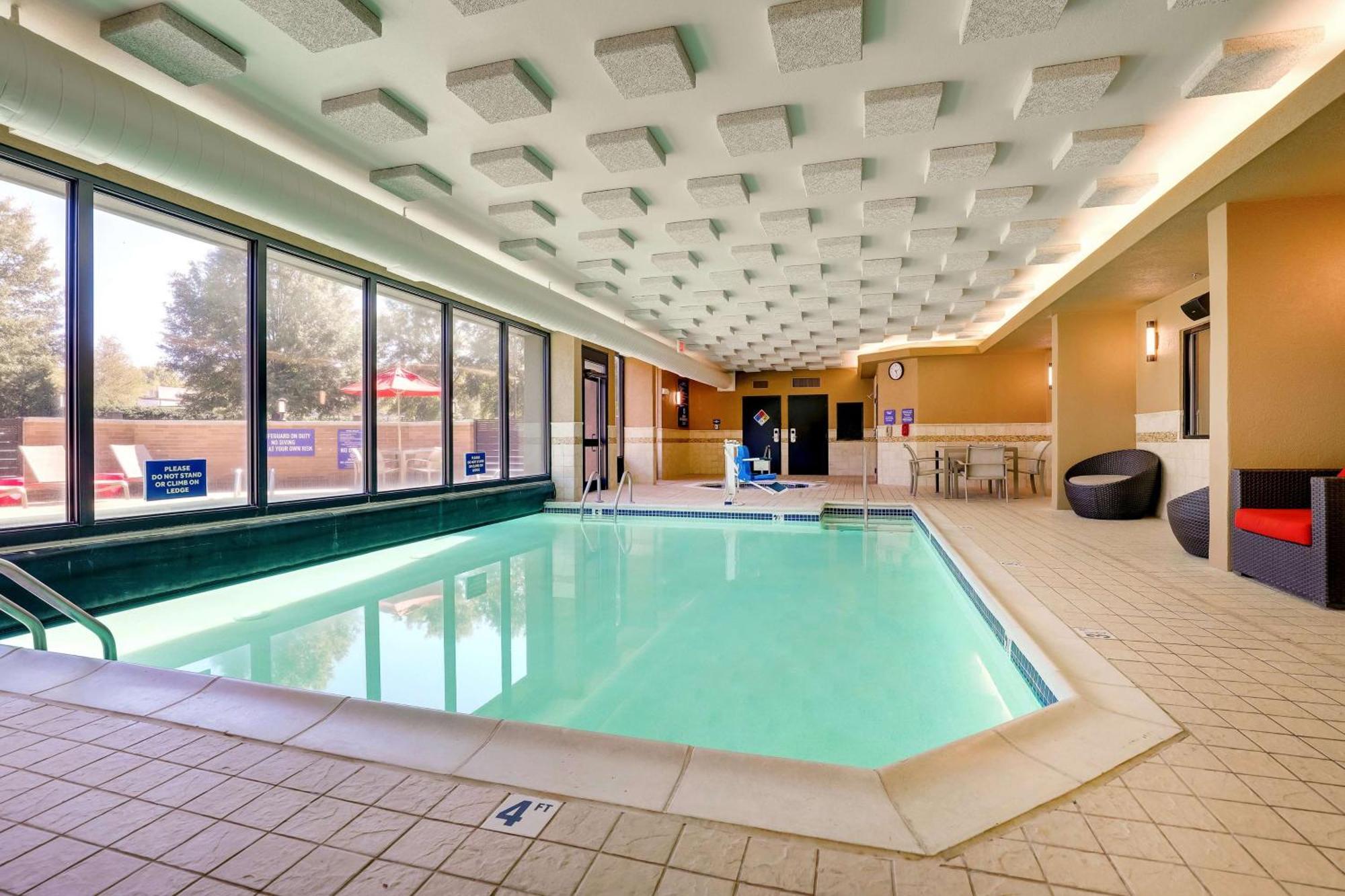 Drury Inn & Suites Charlotte University Place Eksteriør billede