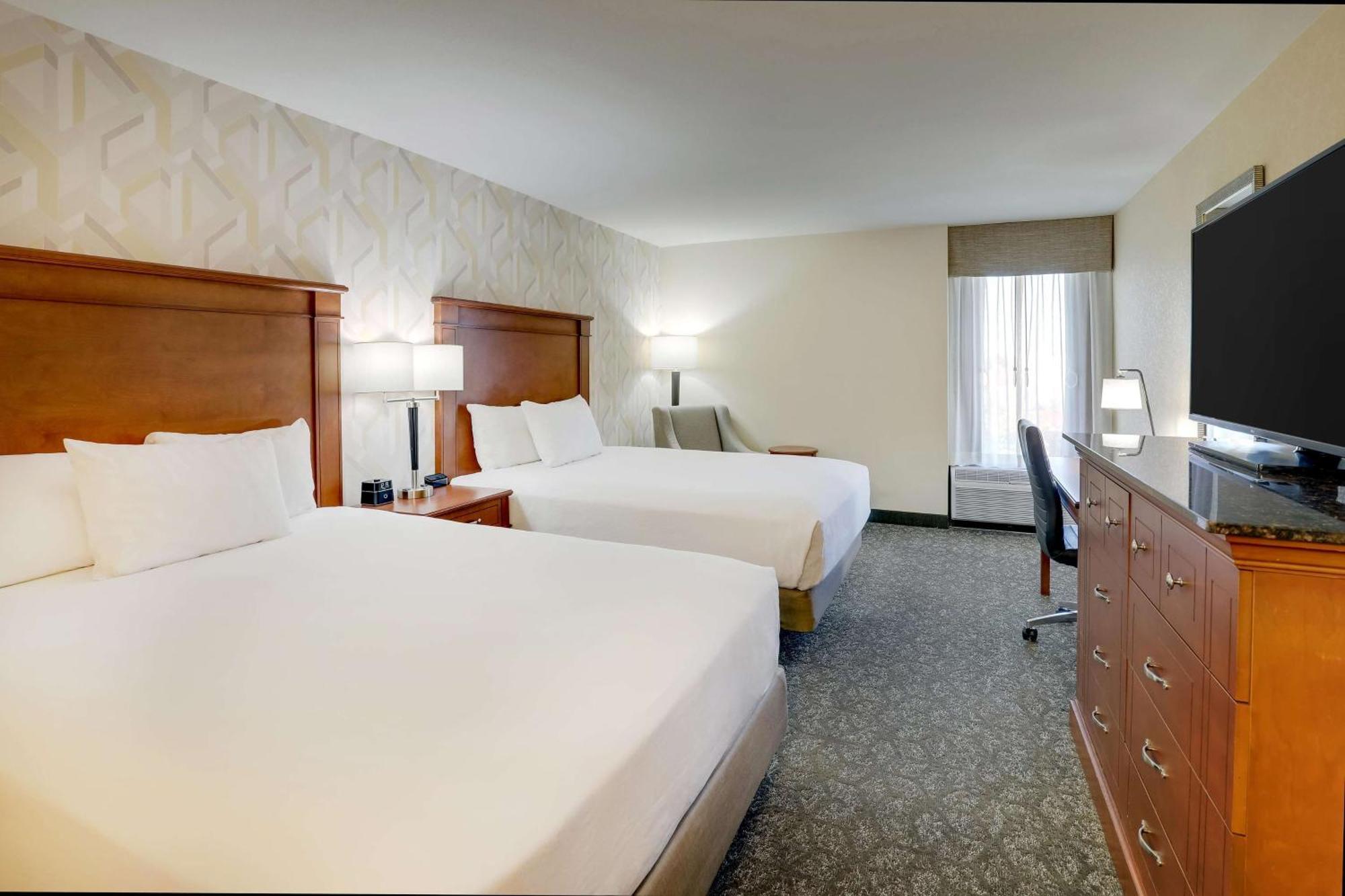 Drury Inn & Suites Charlotte University Place Eksteriør billede