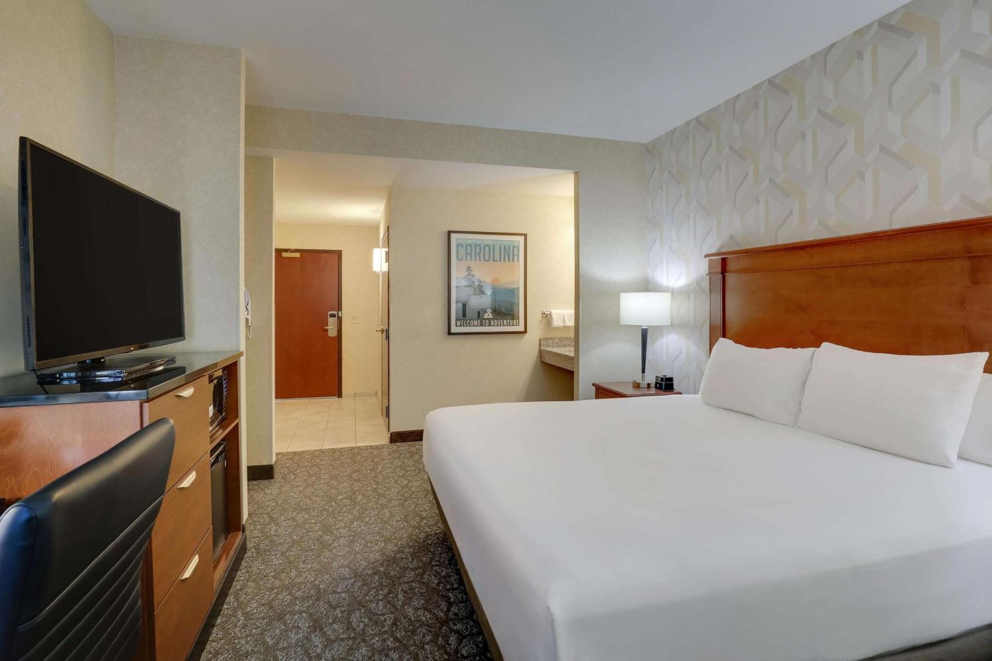 Drury Inn & Suites Charlotte University Place Eksteriør billede