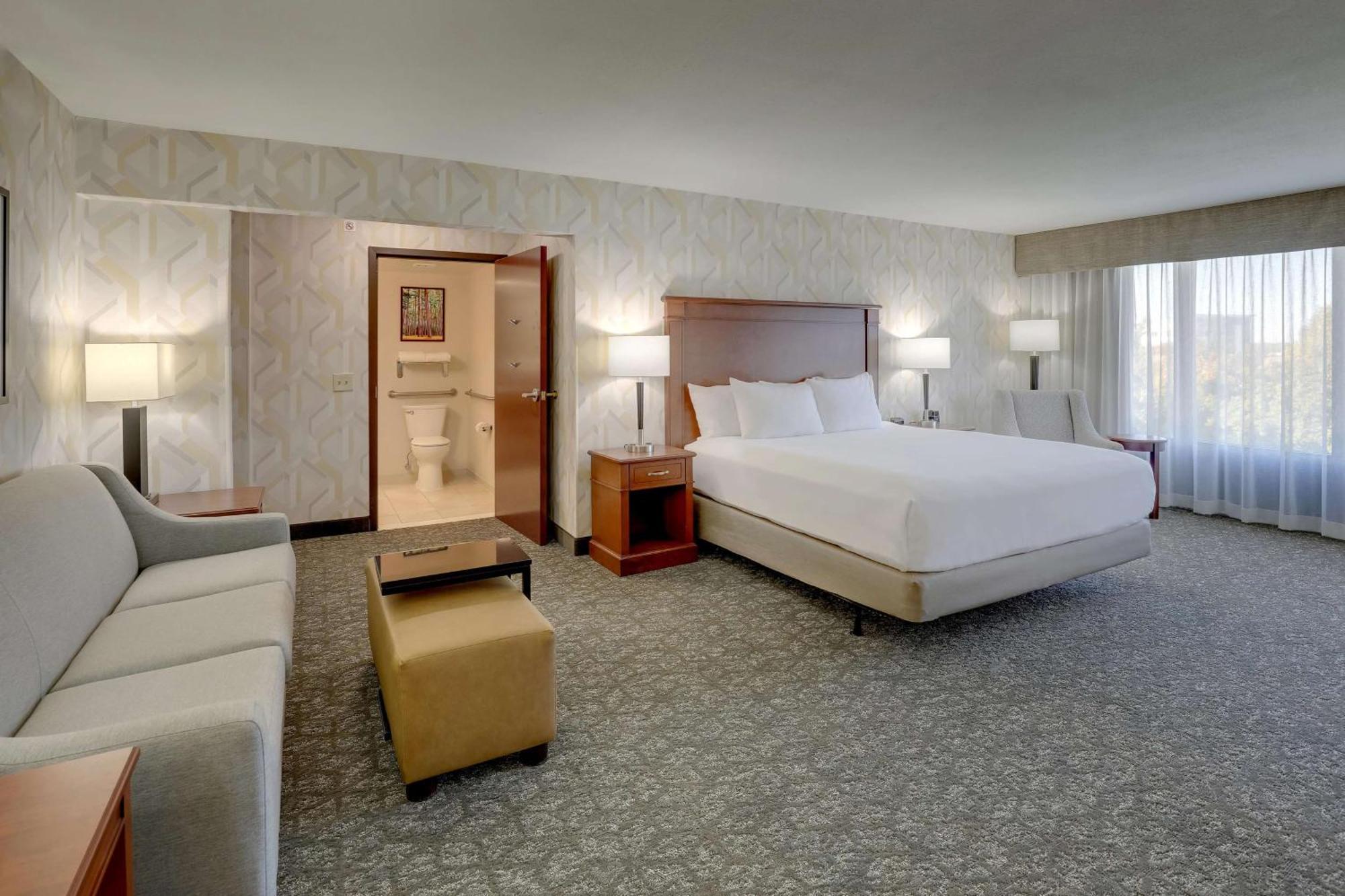 Drury Inn & Suites Charlotte University Place Eksteriør billede