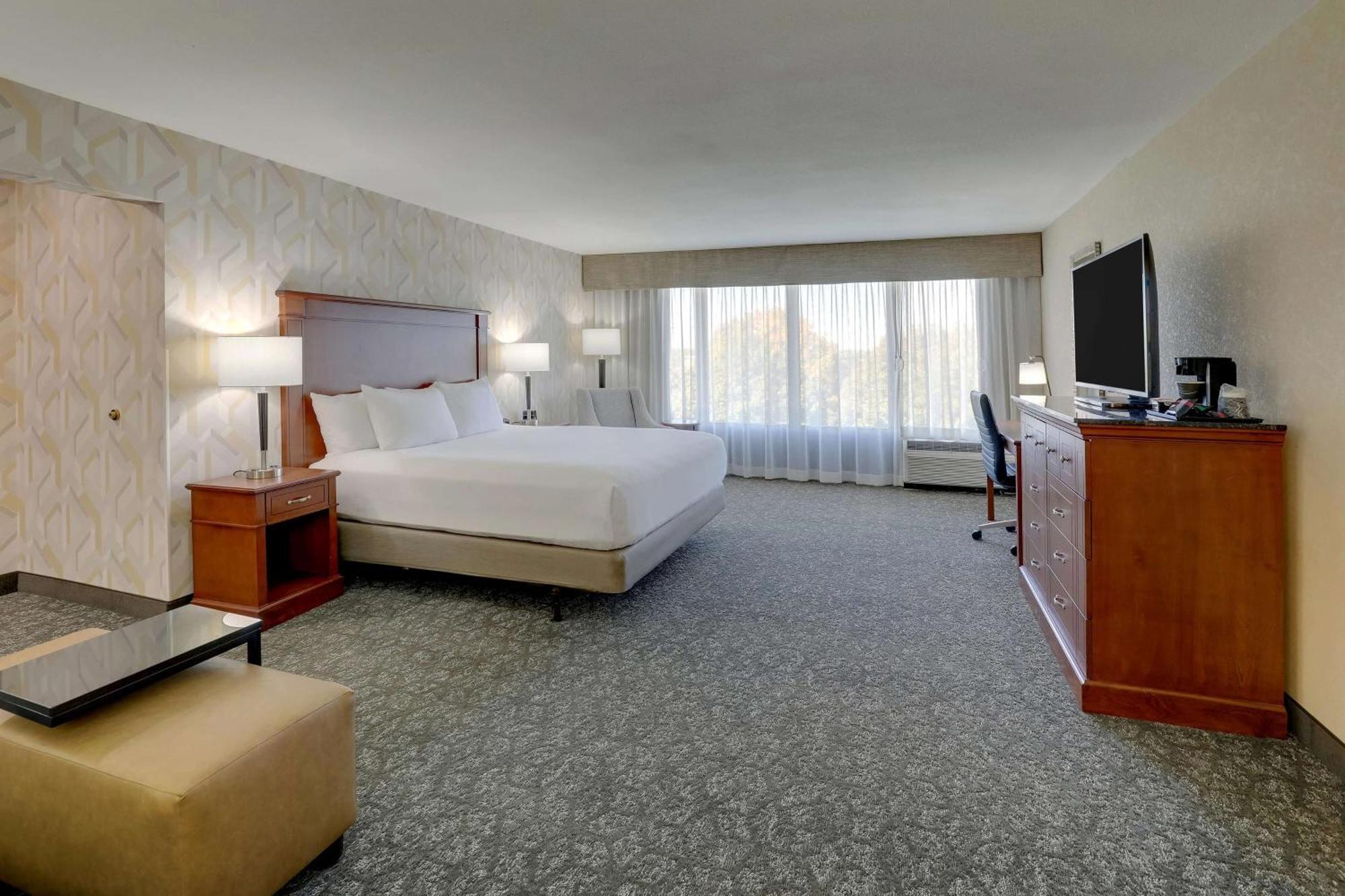 Drury Inn & Suites Charlotte University Place Eksteriør billede