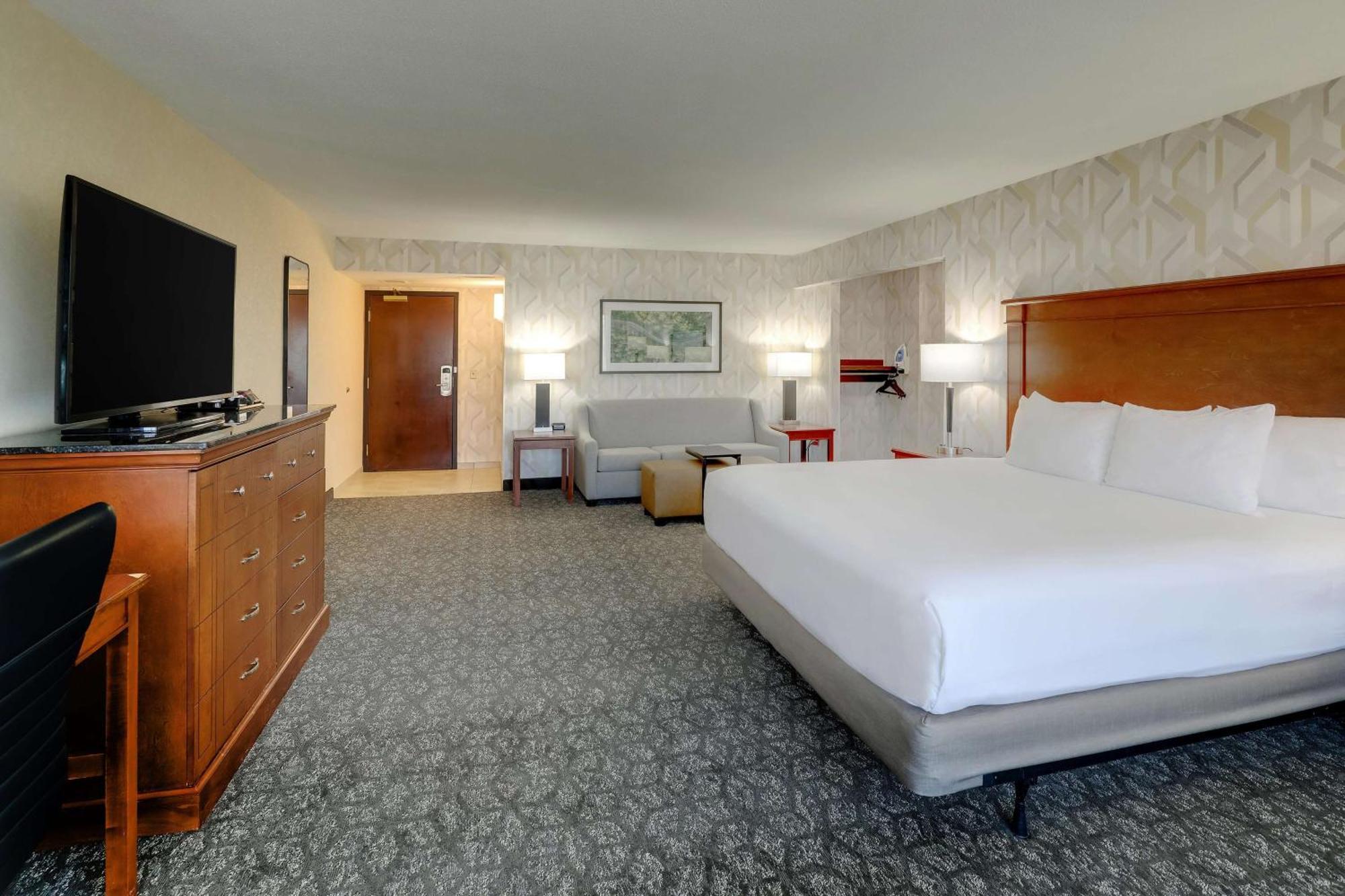 Drury Inn & Suites Charlotte University Place Eksteriør billede