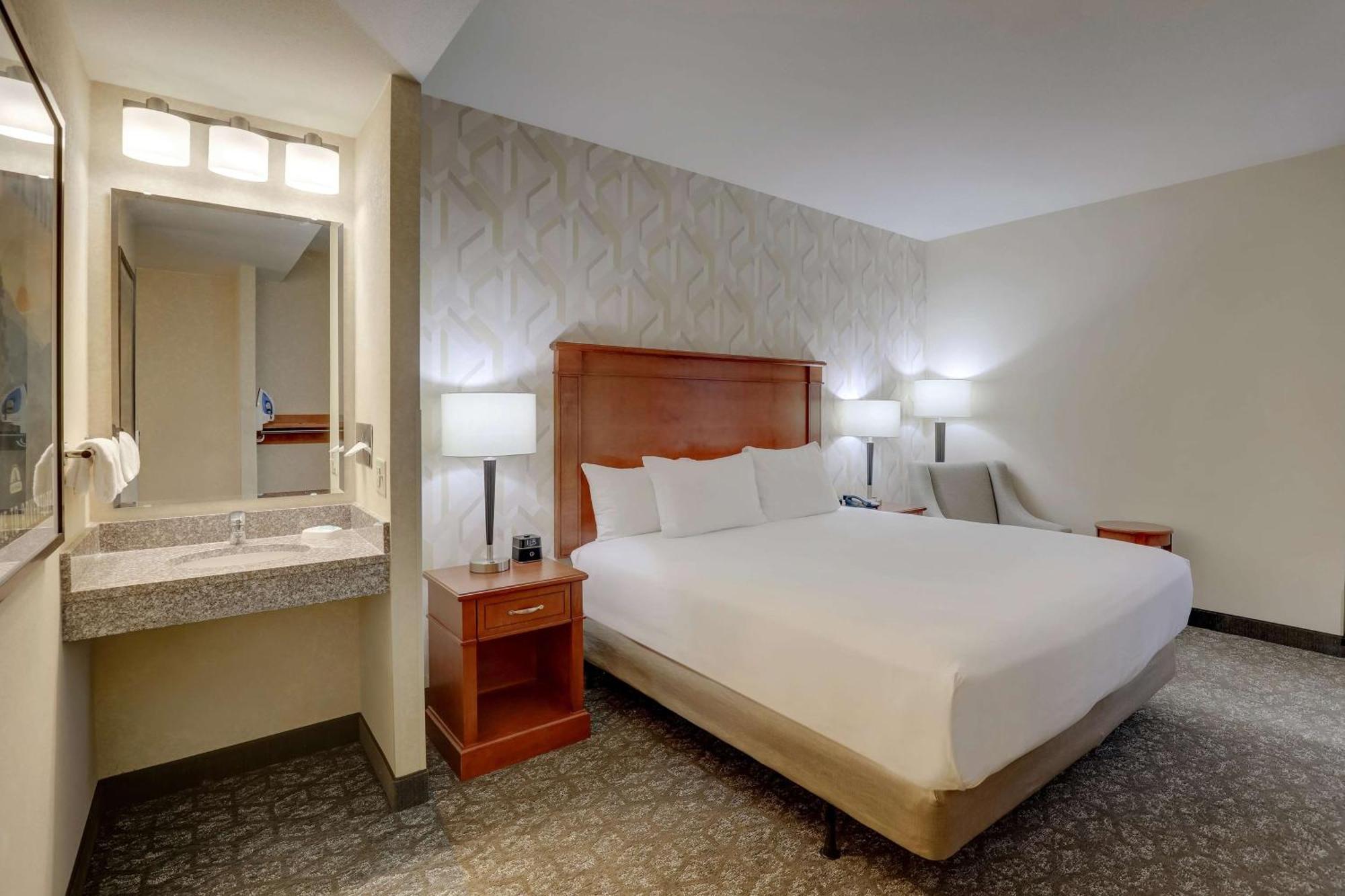 Drury Inn & Suites Charlotte University Place Eksteriør billede
