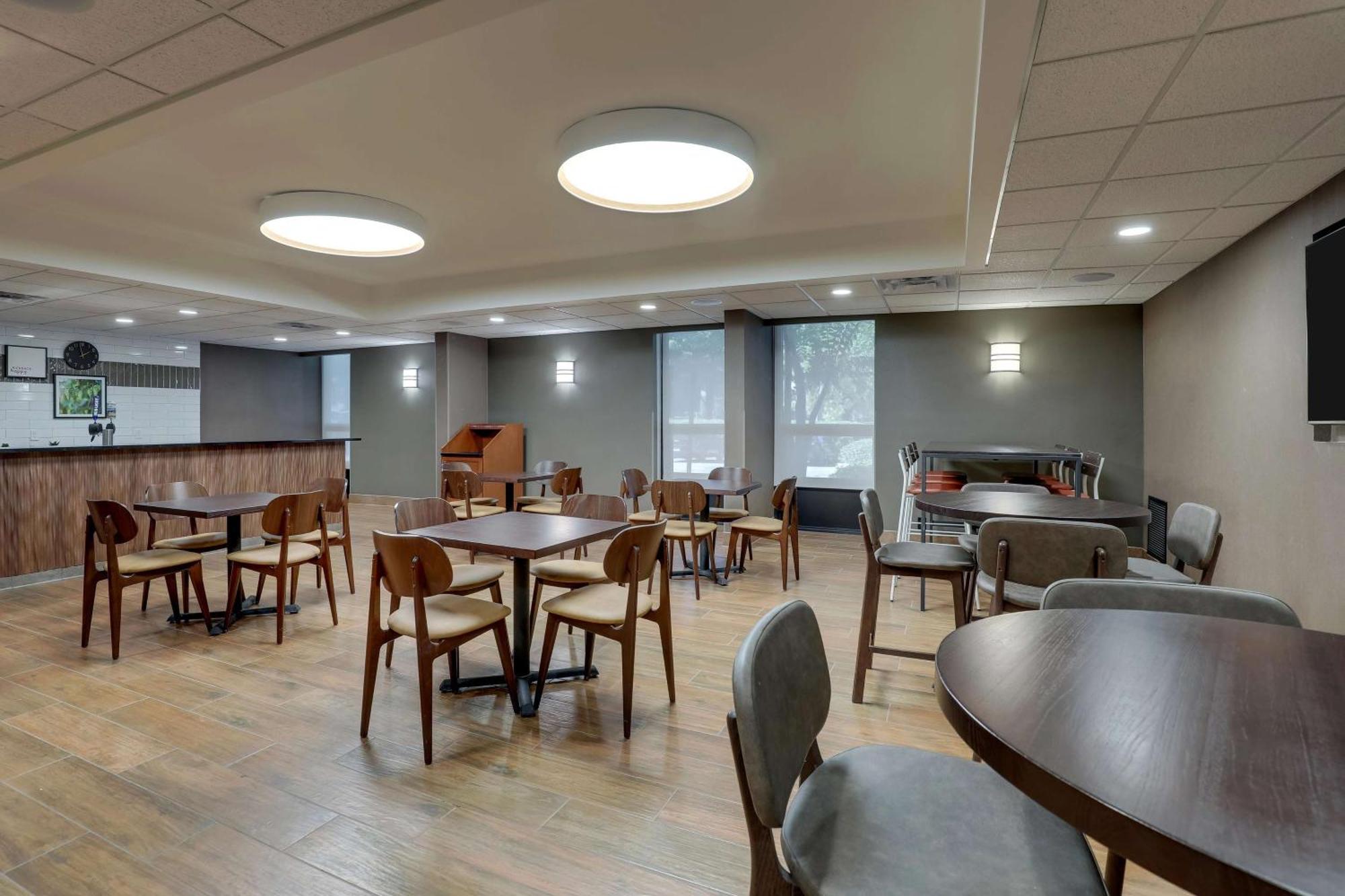 Drury Inn & Suites Charlotte University Place Eksteriør billede
