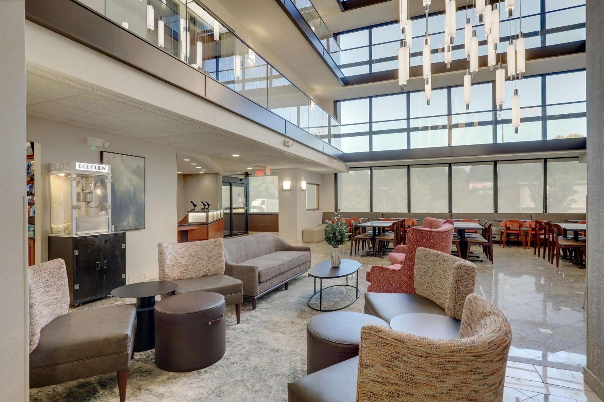 Drury Inn & Suites Charlotte University Place Eksteriør billede