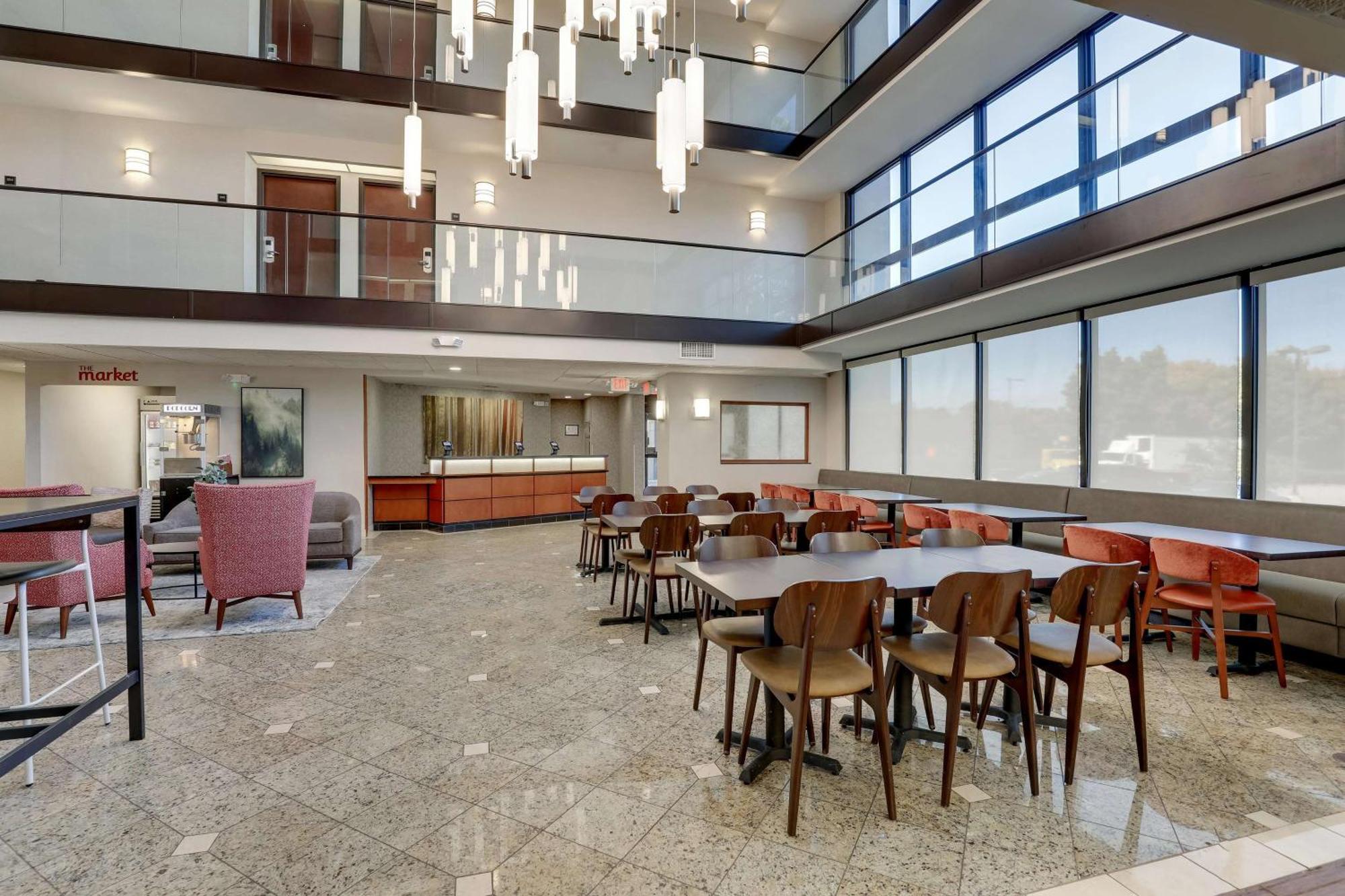 Drury Inn & Suites Charlotte University Place Eksteriør billede